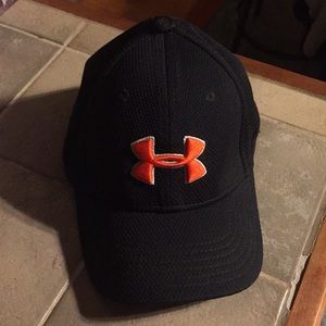 UnderArmour Youth SM/MD Red and Black Hat
